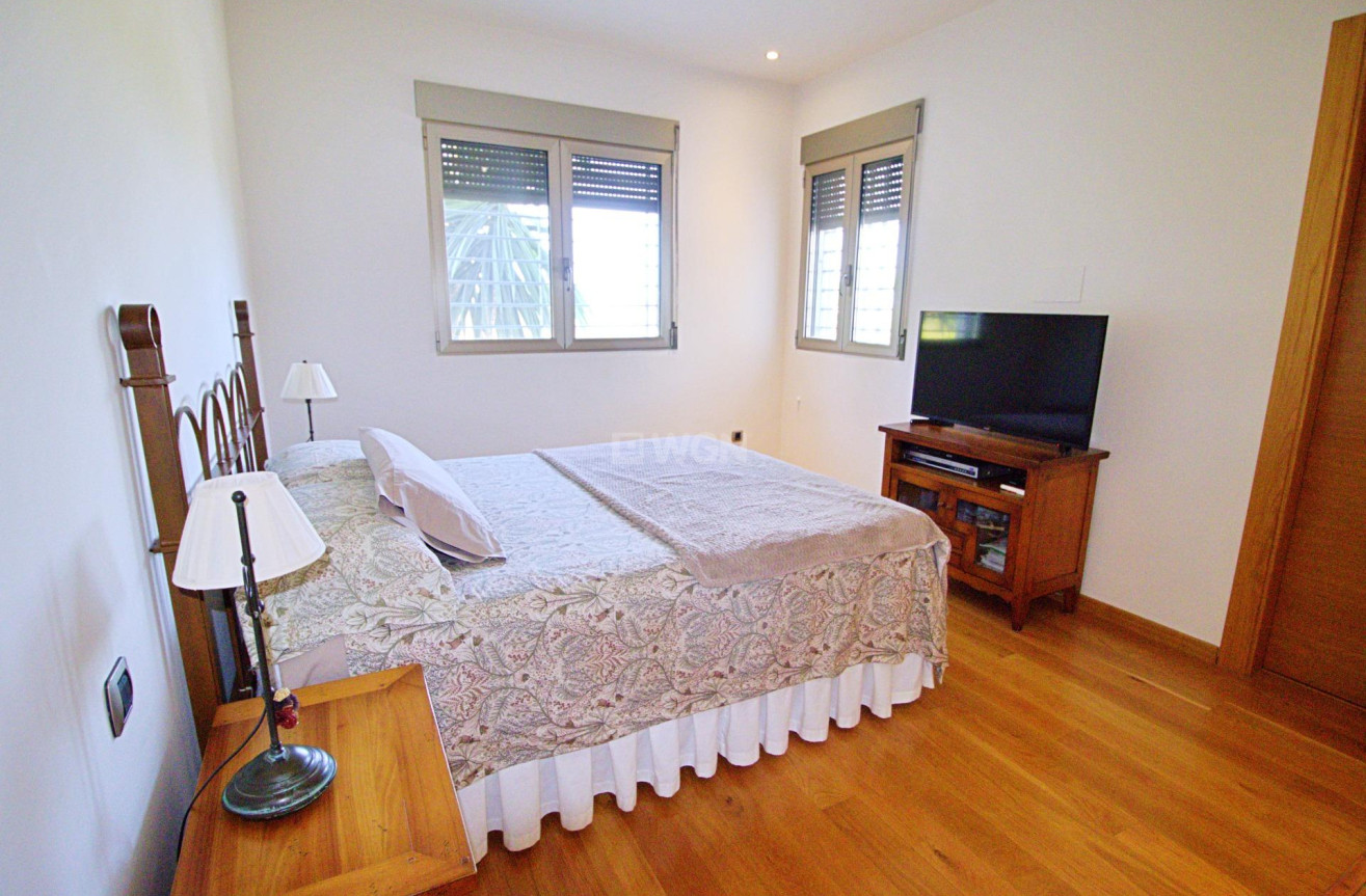 Odsprzedaż - Villa - Elche Pedanías - Peña las Águilas