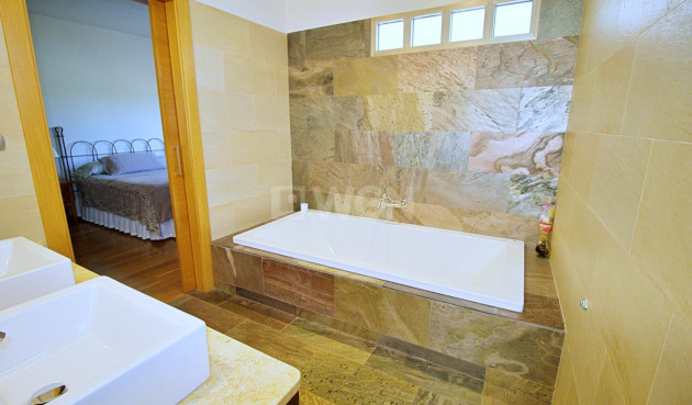 Odsprzedaż - Villa - Elche Pedanías - Peña las Águilas