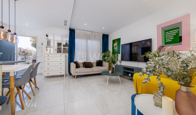 Odsprzedaż - Kamienica - Villamartin - Costa Blanca