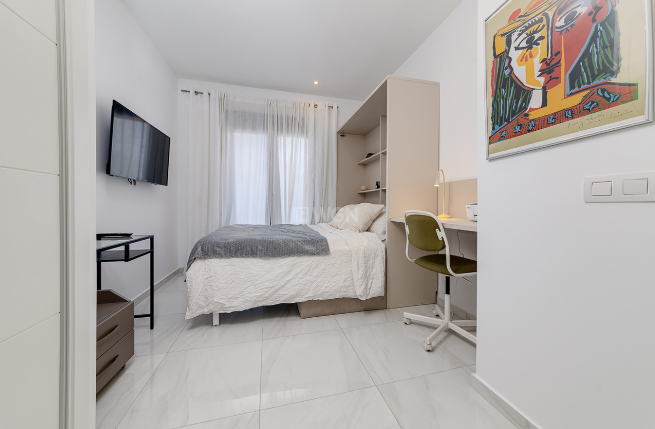 Odsprzedaż - Kamienica - Villamartin - Costa Blanca