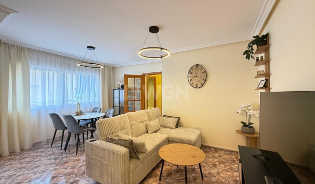 Odsprzedaż - Mieszkanie w bloku - Torrevieja - Centro