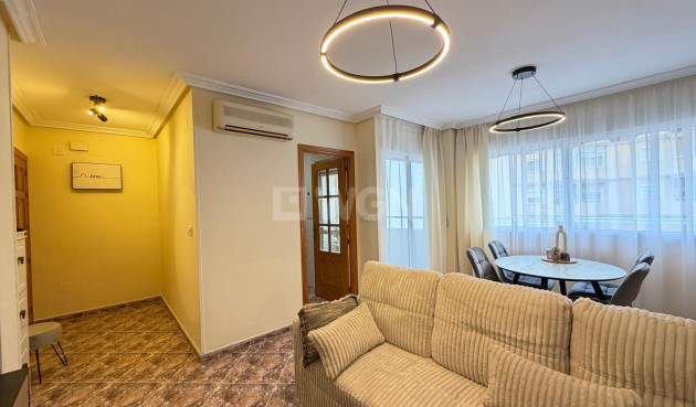 Odsprzedaż - Mieszkanie w bloku - Torrevieja - Centro