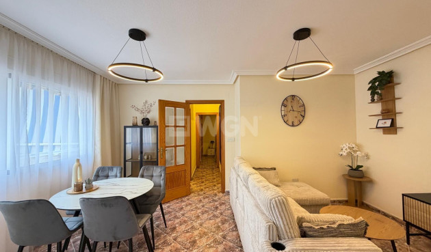 Odsprzedaż - Mieszkanie w bloku - Torrevieja - Centro