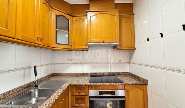 Odsprzedaż - Mieszkanie w bloku - Torrevieja - Centro