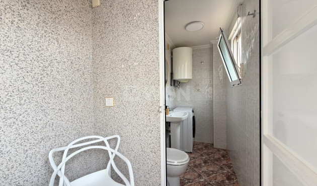 Odsprzedaż - Mieszkanie w bloku - Torrevieja - Centro