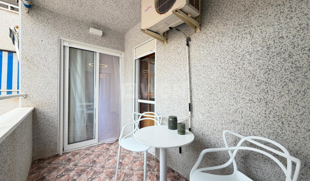 Odsprzedaż - Mieszkanie w bloku - Torrevieja - Centro
