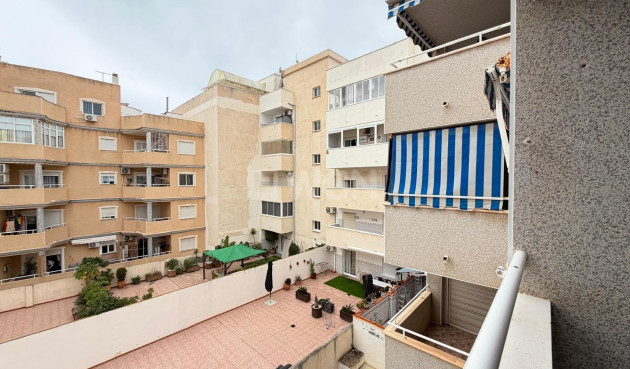 Odsprzedaż - Mieszkanie w bloku - Torrevieja - Centro