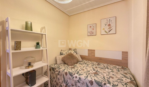 Odsprzedaż - Mieszkanie w bloku - Torrevieja - Centro