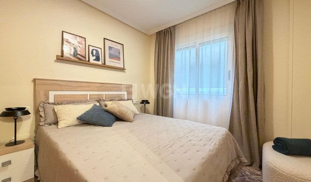 Odsprzedaż - Mieszkanie w bloku - Torrevieja - Centro