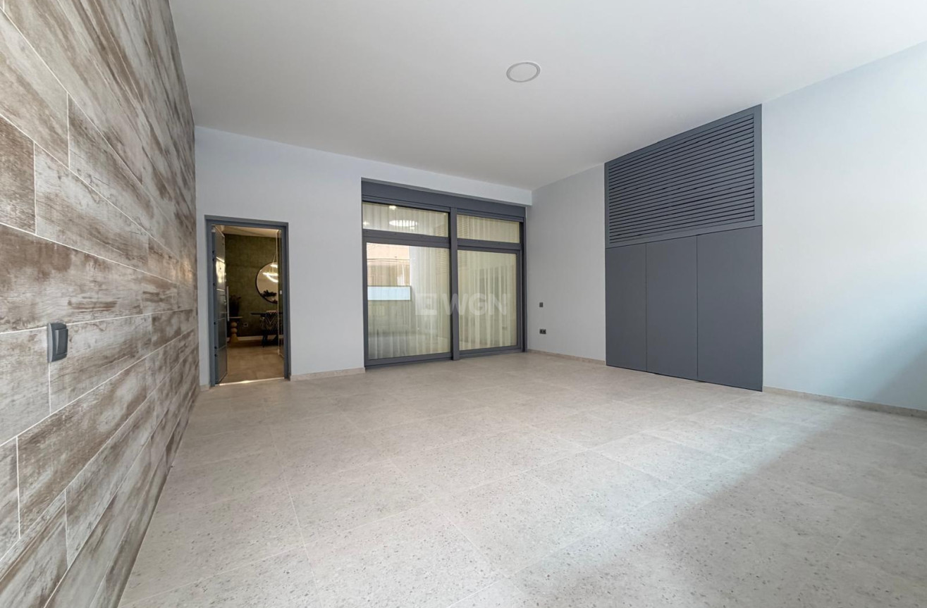 Resale - Apartment / flat - Torrevieja - Playa del Cura
