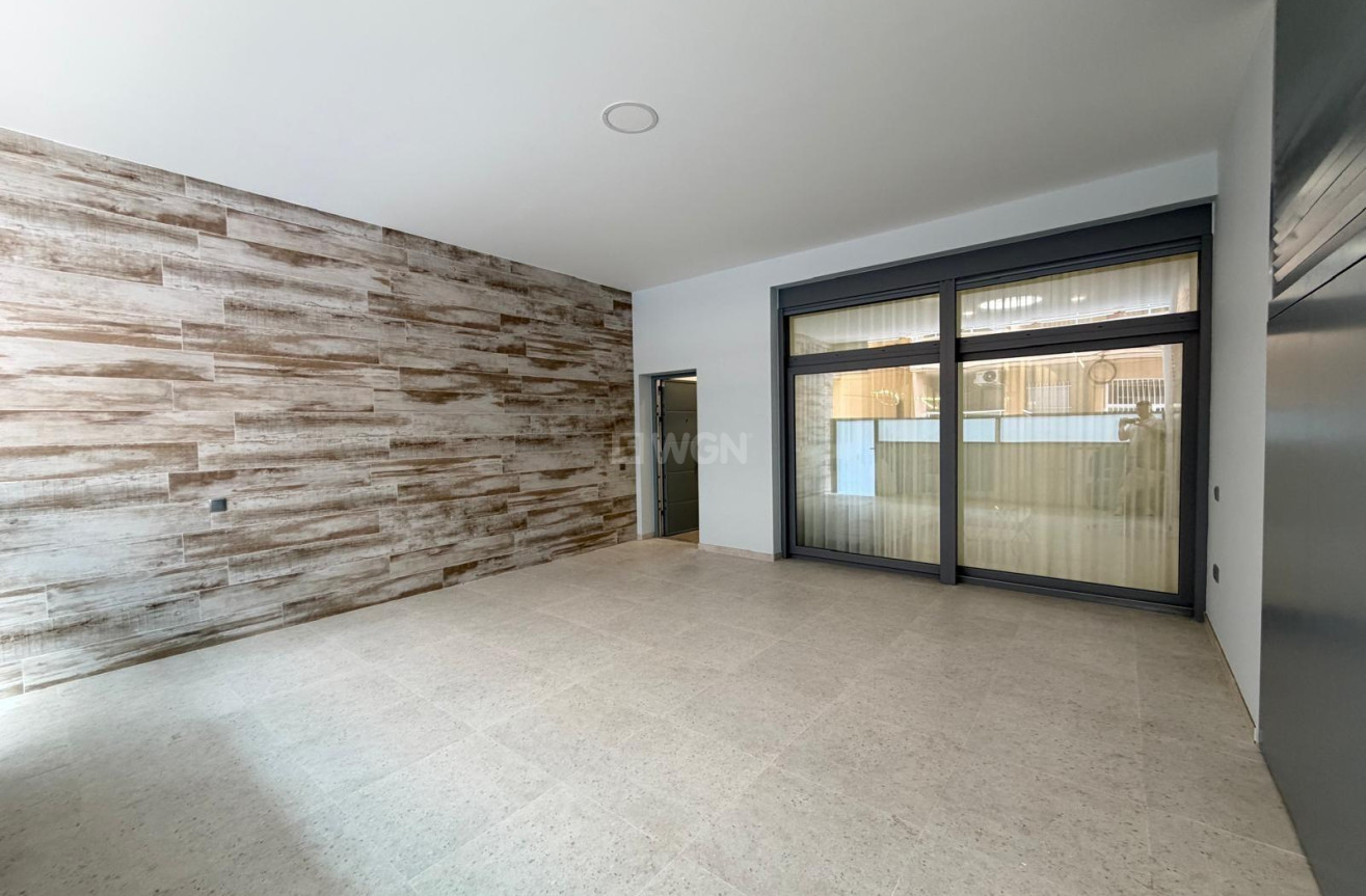 Resale - Apartment / flat - Torrevieja - Playa del Cura