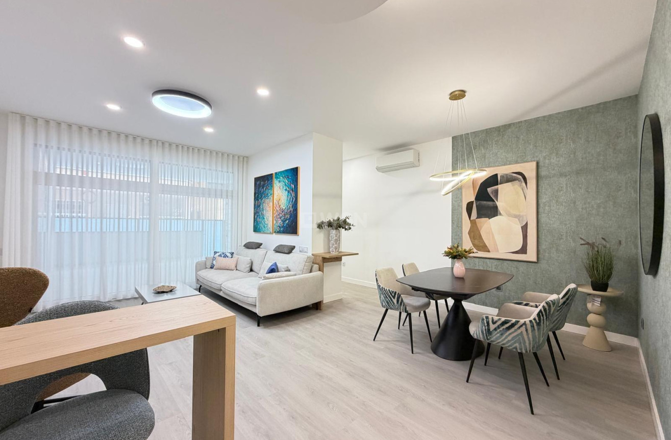 Resale - Apartment / flat - Torrevieja - Playa del Cura