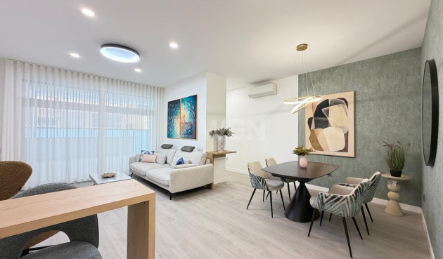Resale - Apartment / flat - Torrevieja - Playa del Cura