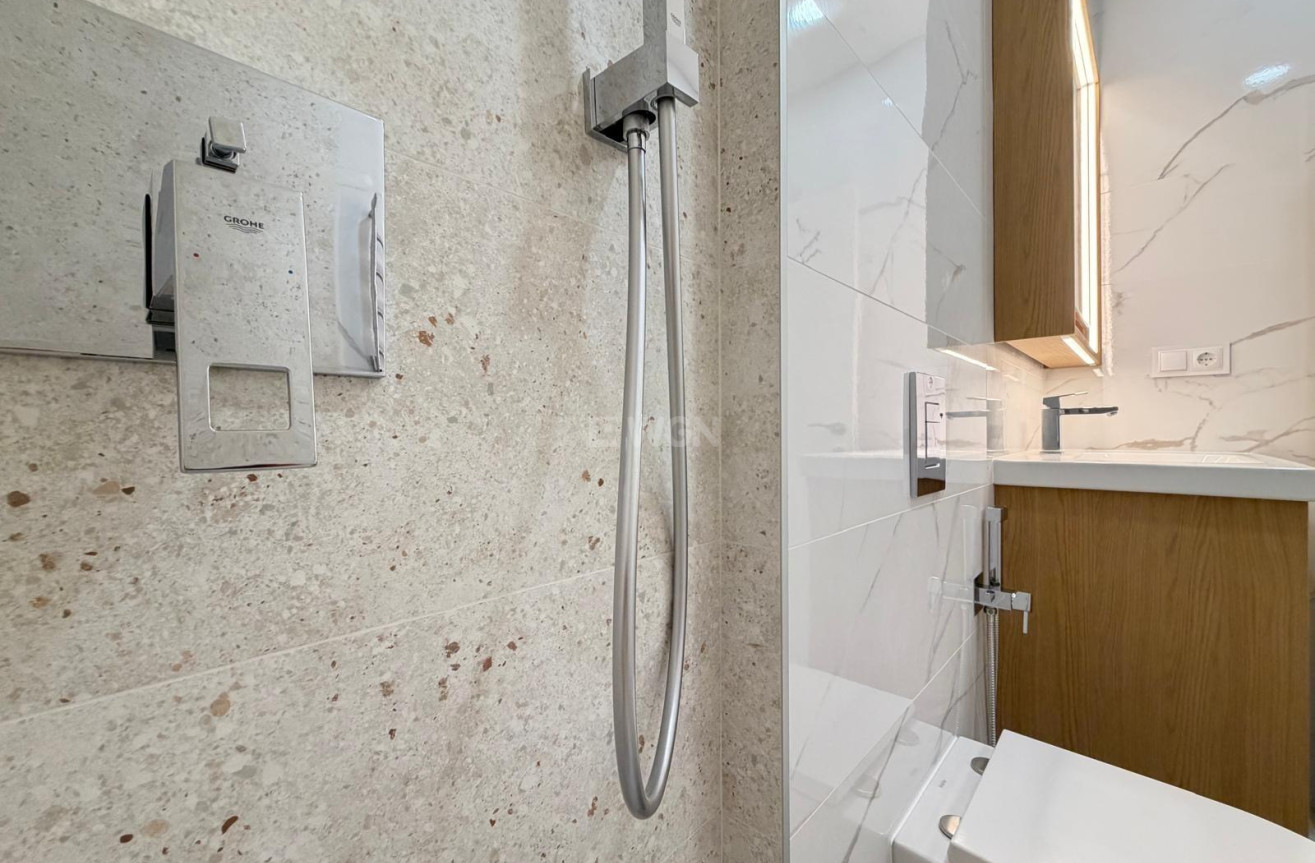 Resale - Apartment / flat - Torrevieja - Playa del Cura