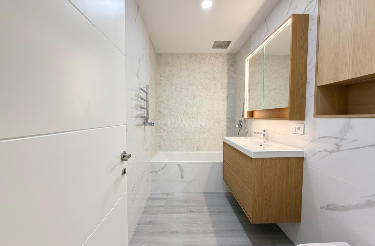 Resale - Apartment / flat - Torrevieja - Playa del Cura