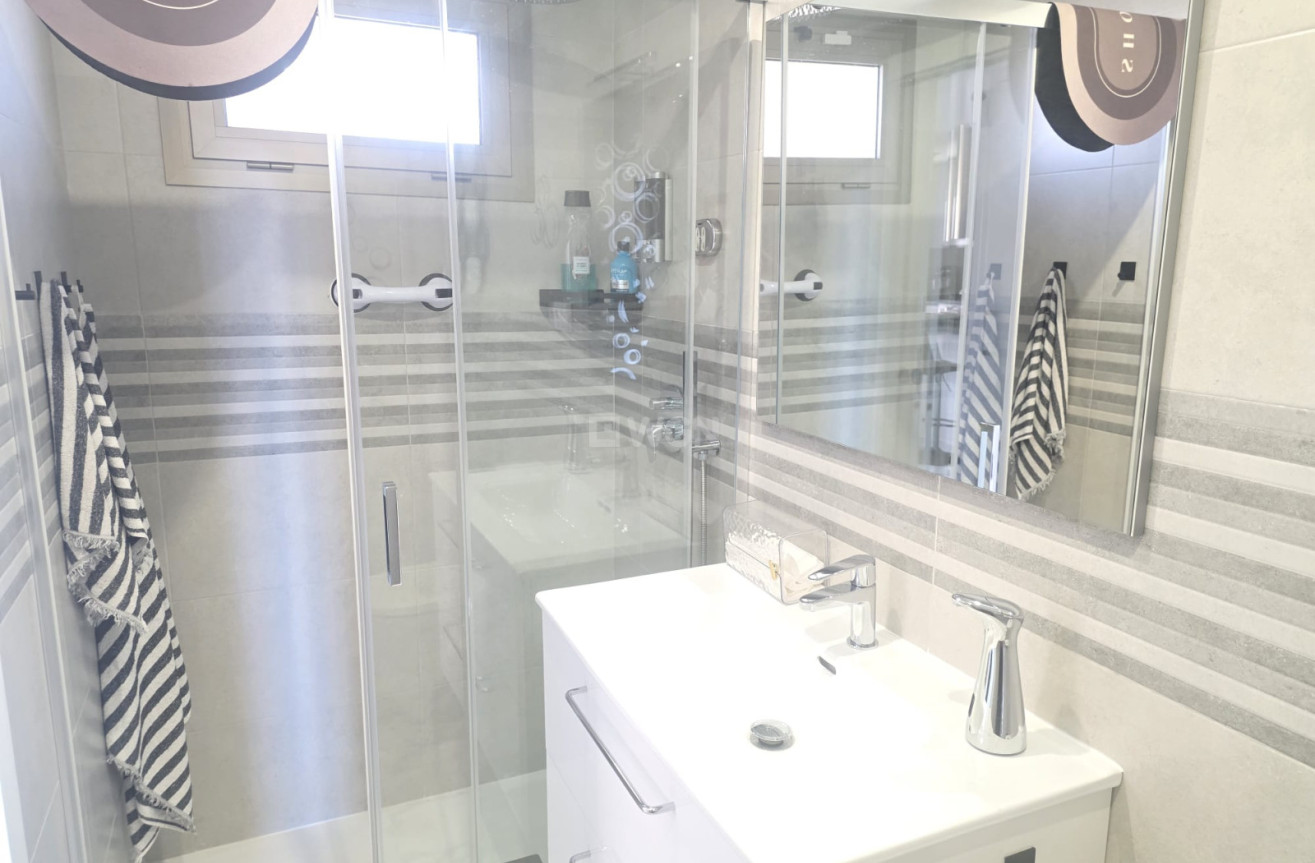 Resale - Apartment / flat - Villamartin - Costa Blanca