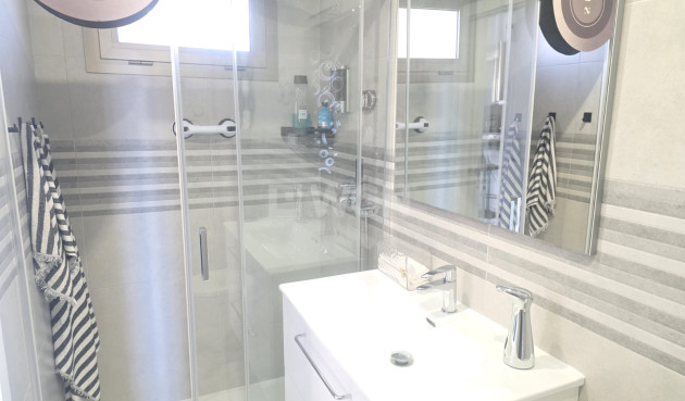 Resale - Apartment / flat - Villamartin - Costa Blanca