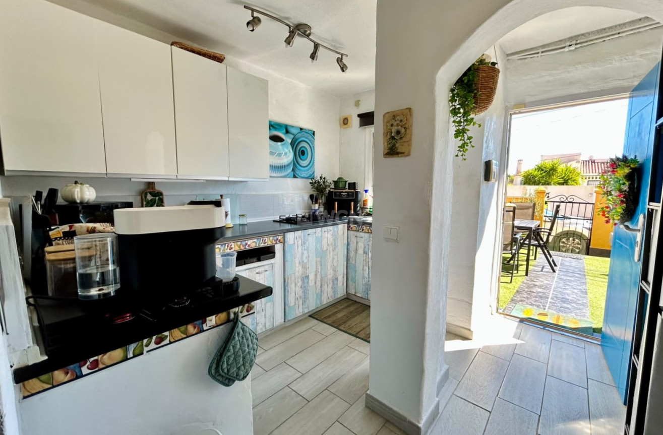 Odsprzedaż - Kamienica - Torrevieja - Costa Blanca