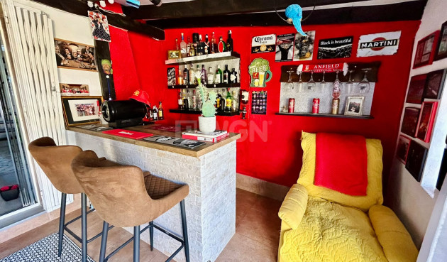 Odsprzedaż - Kamienica - Torrevieja - Costa Blanca