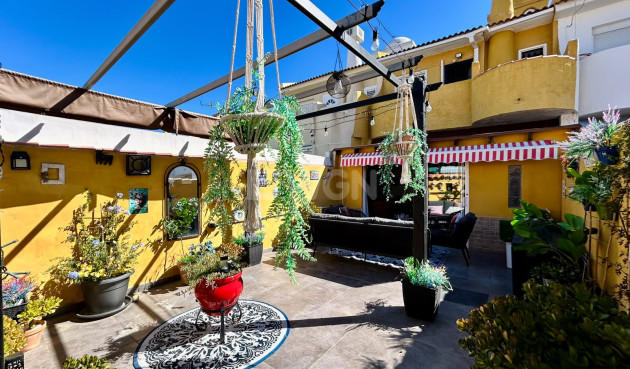 Odsprzedaż - Kamienica - Torrevieja - Costa Blanca