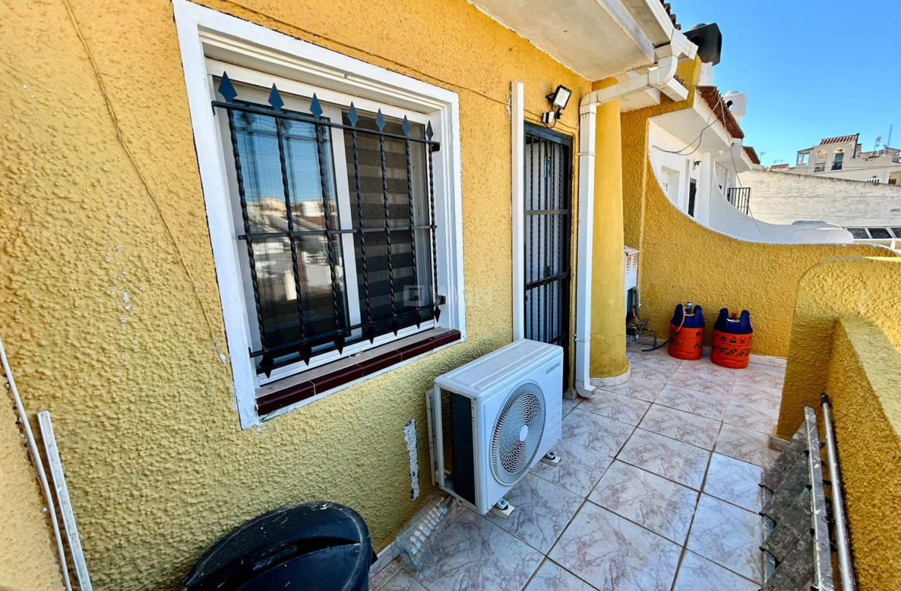 Odsprzedaż - Kamienica - Torrevieja - Costa Blanca