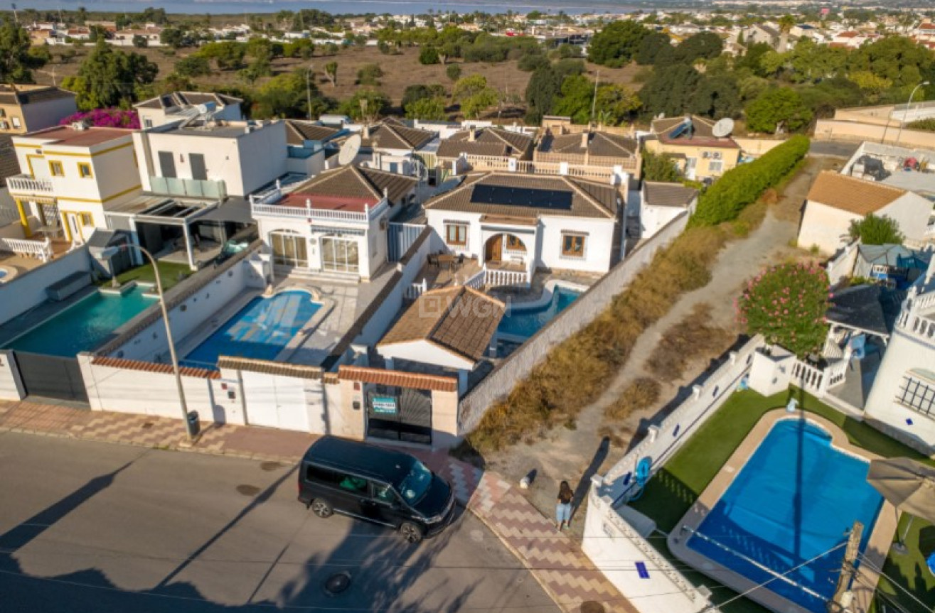 Odsprzedaż - Villa - Torrevieja - Costa Blanca