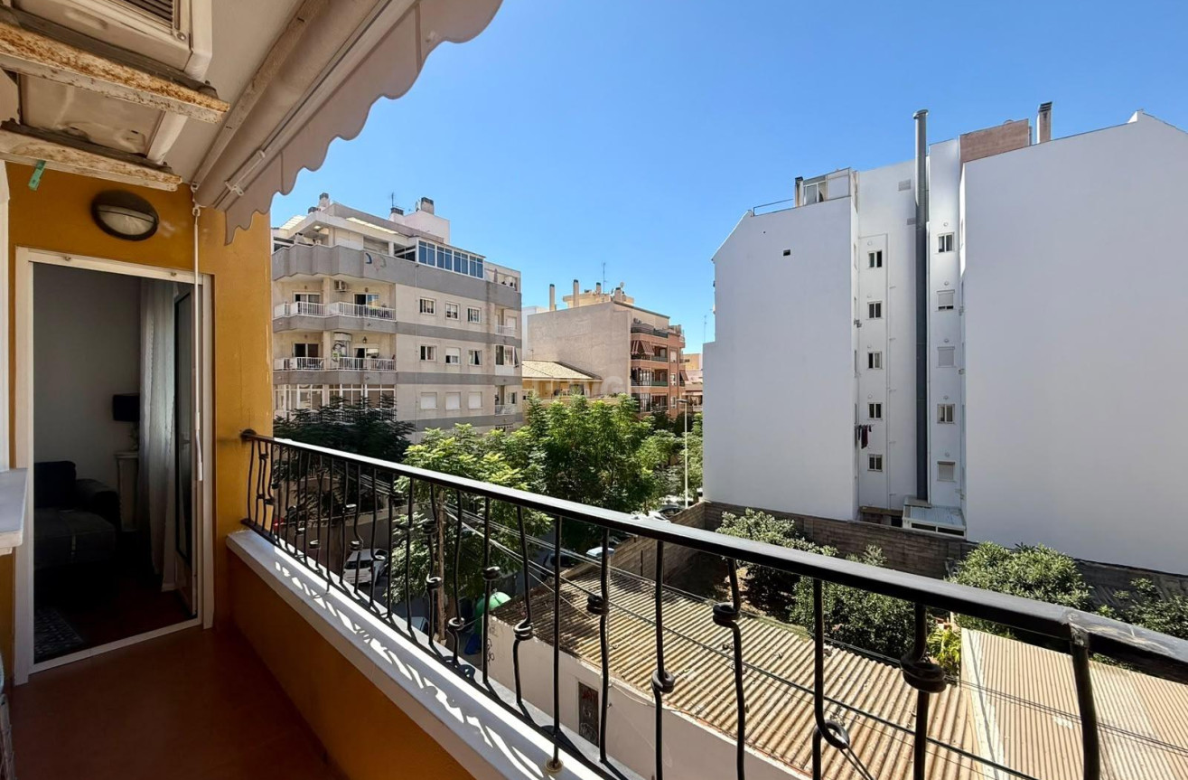 Odsprzedaż - Mieszkanie w bloku - Torrevieja - Centro