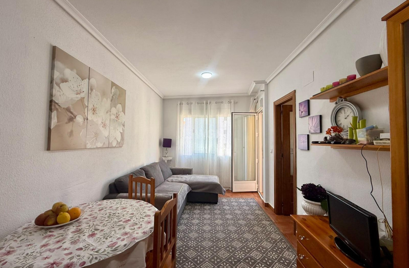 Odsprzedaż - Mieszkanie w bloku - Torrevieja - Centro