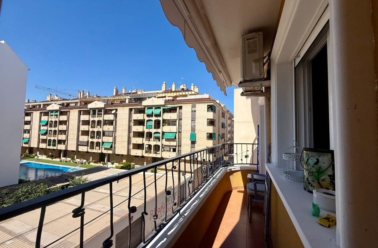 Odsprzedaż - Mieszkanie w bloku - Torrevieja - Centro