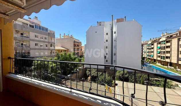Odsprzedaż - Mieszkanie w bloku - Torrevieja - Centro
