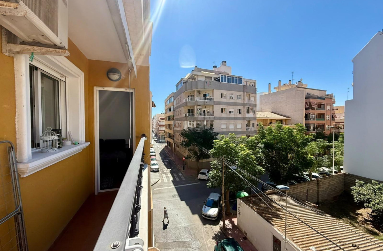 Odsprzedaż - Mieszkanie w bloku - Torrevieja - Centro