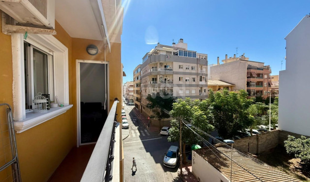 Odsprzedaż - Mieszkanie w bloku - Torrevieja - Centro