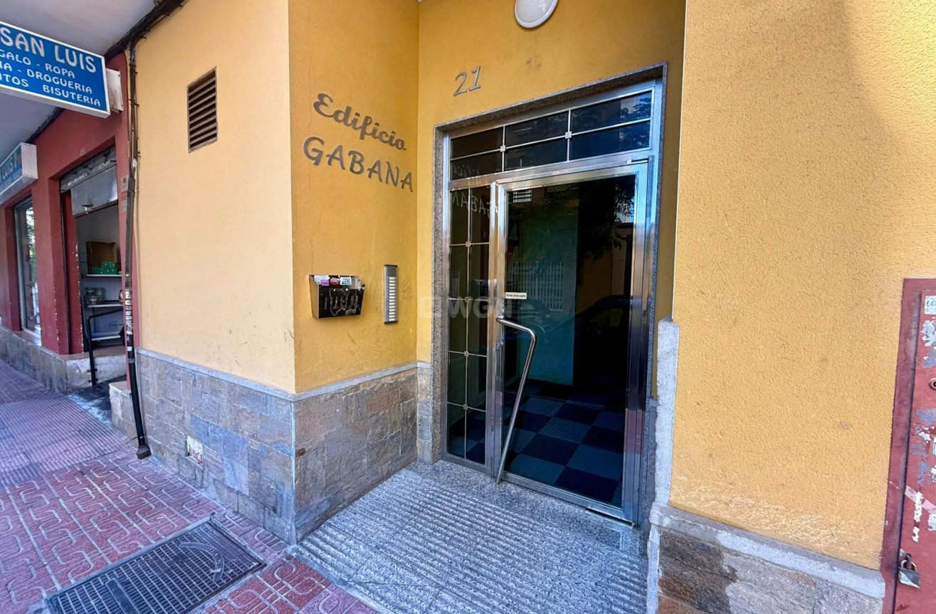 Odsprzedaż - Mieszkanie w bloku - Torrevieja - Centro
