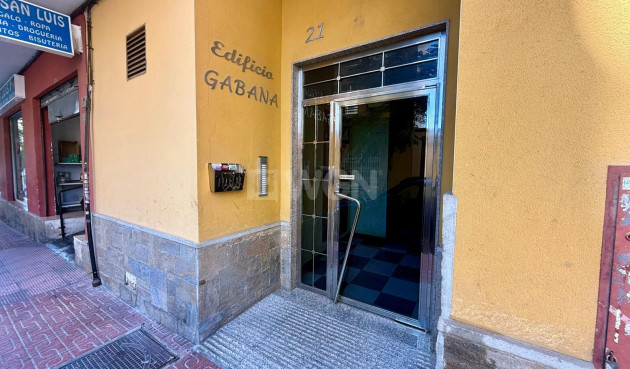 Odsprzedaż - Mieszkanie w bloku - Torrevieja - Centro