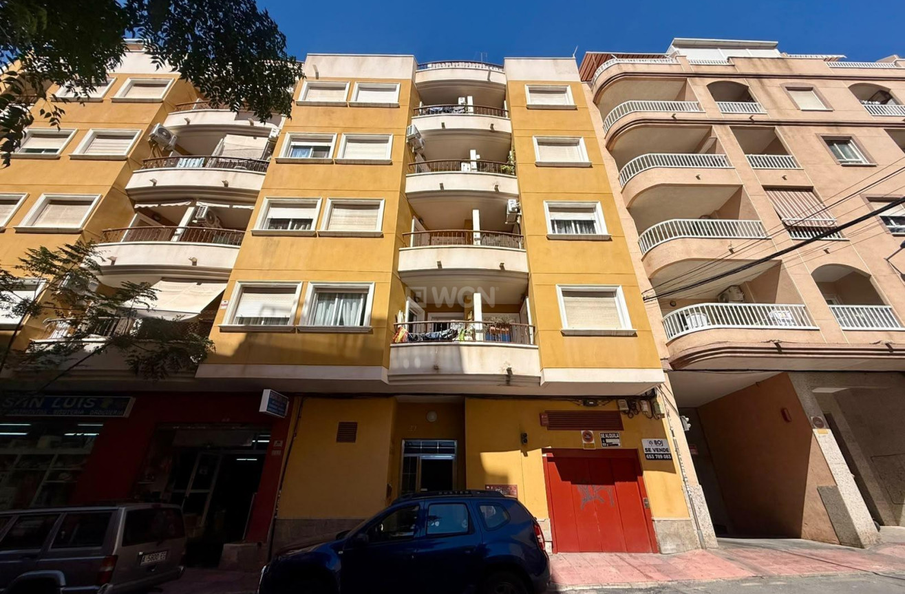 Odsprzedaż - Mieszkanie w bloku - Torrevieja - Centro
