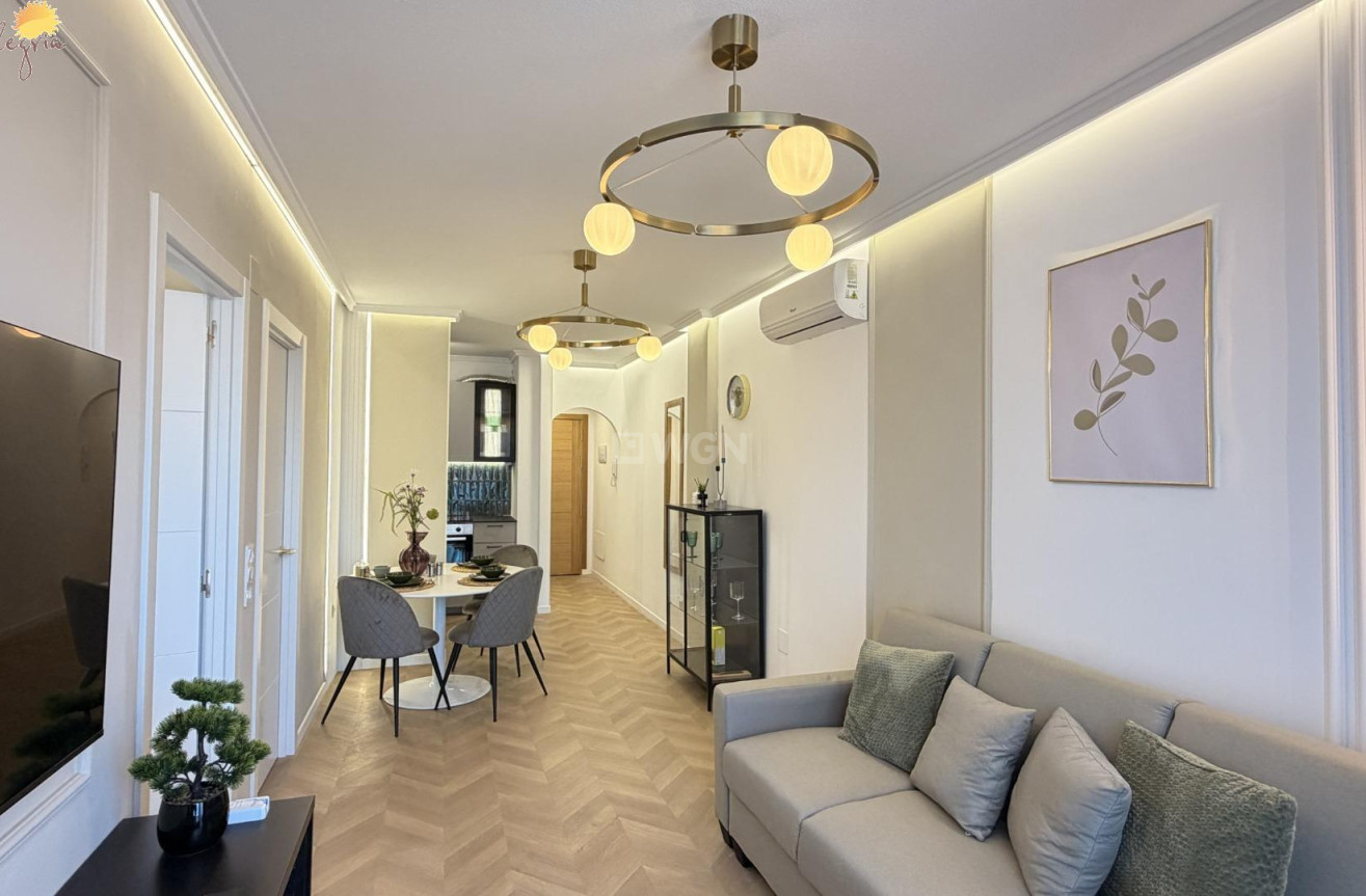 Resale - Apartment / flat - Torrevieja - Estacion De Autobuses