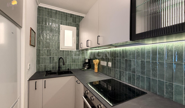 Resale - Apartment / flat - Torrevieja - Estacion De Autobuses