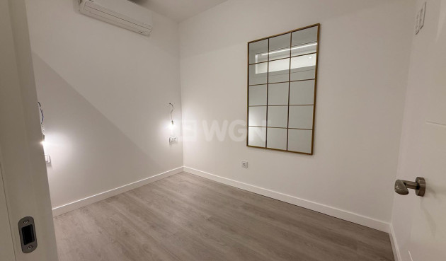 Resale - Apartment / flat - Torrevieja - Playa del Cura