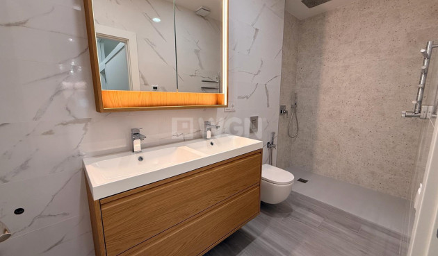 Resale - Apartment / flat - Torrevieja - Playa del Cura