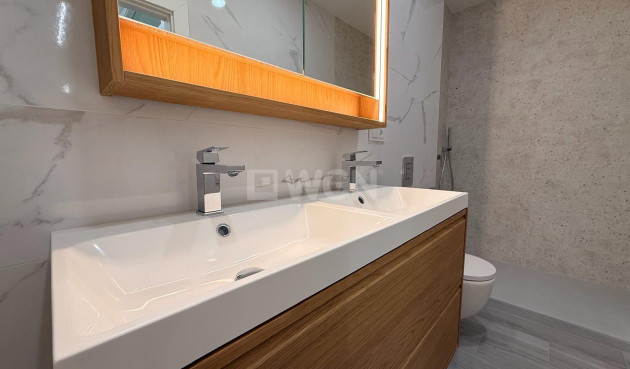 Resale - Apartment / flat - Torrevieja - Playa del Cura