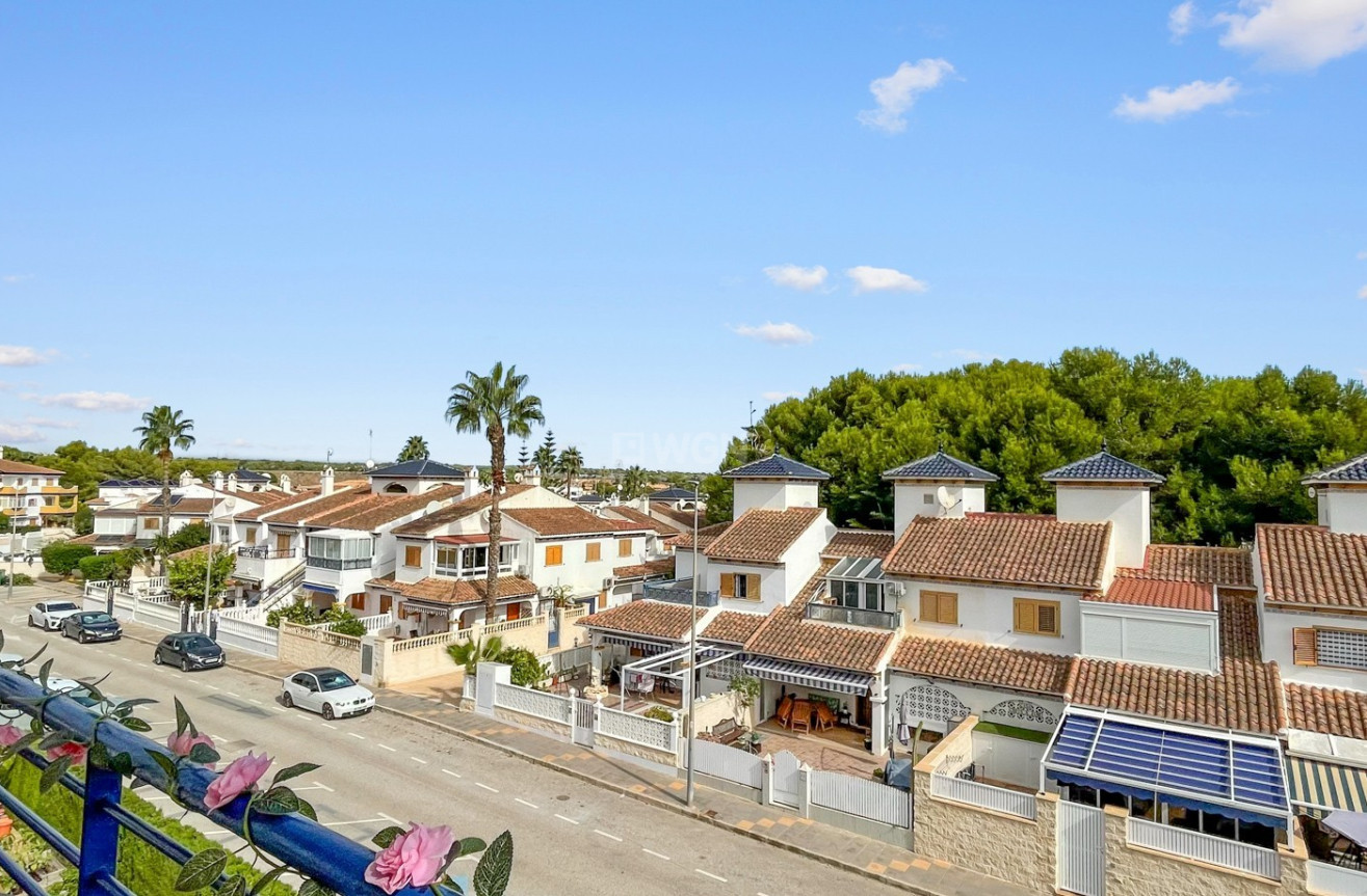 Resale - Apartment / flat - Mil Palmeras - Costa Blanca