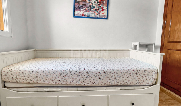 Resale - Apartment / flat - Mil Palmeras - Costa Blanca
