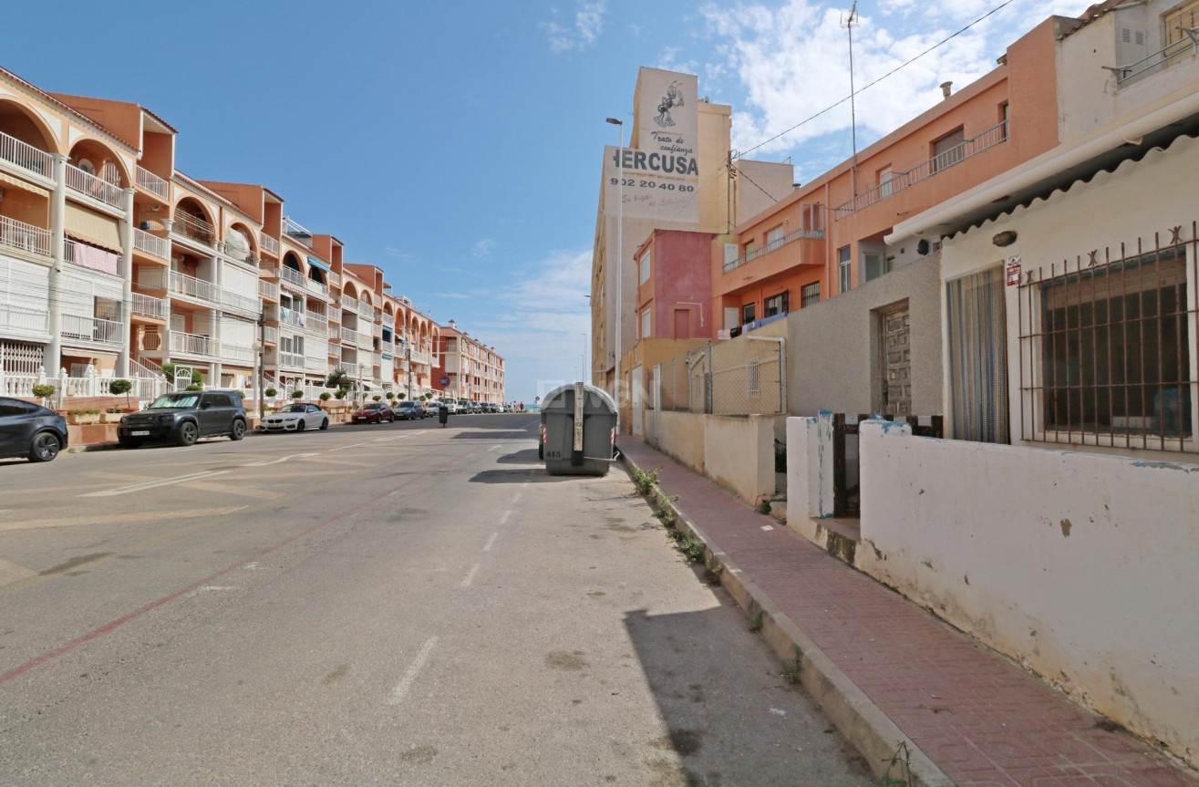 Resale - Apartment / flat - Torrevieja - La Mata Pueblo