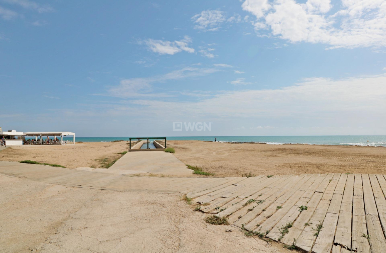 Resale - Apartment / flat - Torrevieja - La Mata Pueblo
