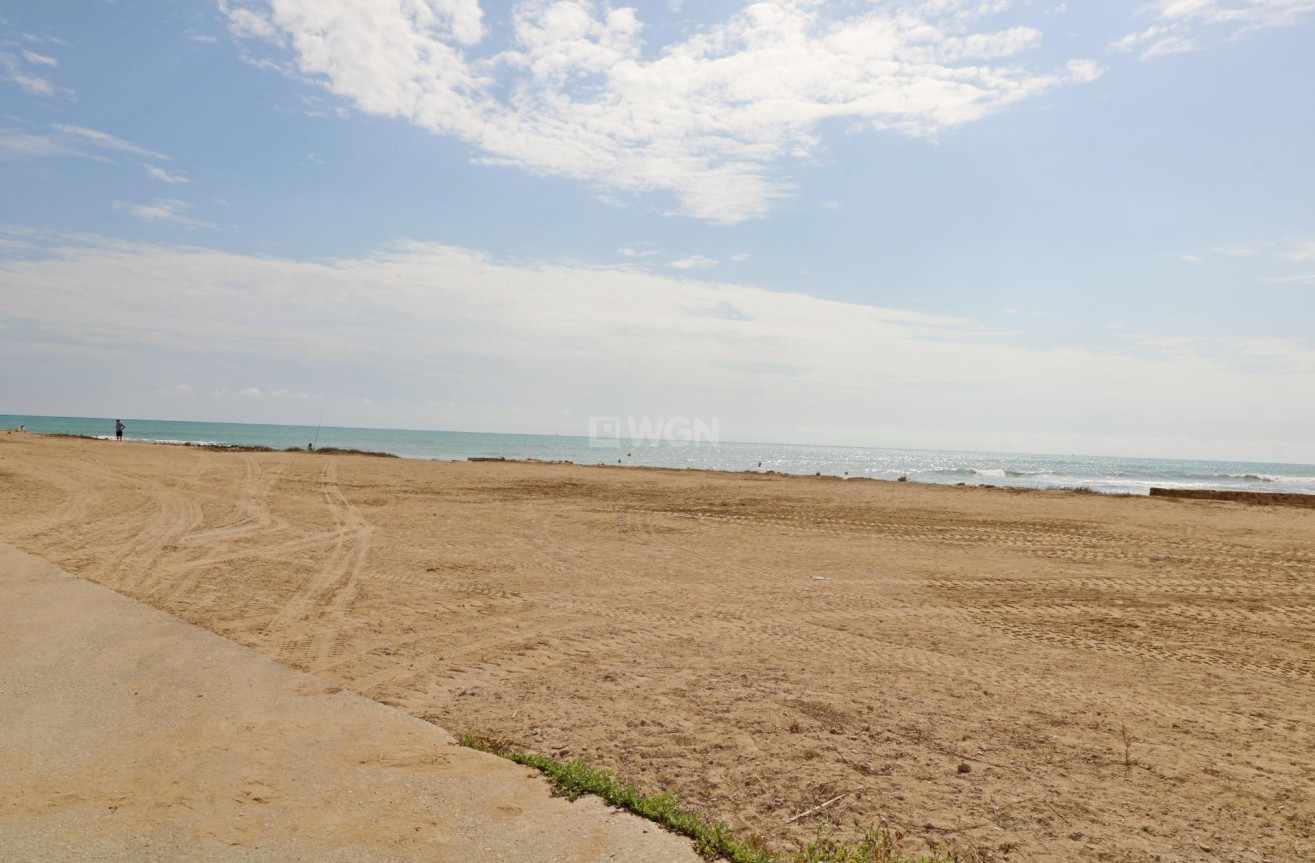 Resale - Apartment / flat - Torrevieja - La Mata Pueblo