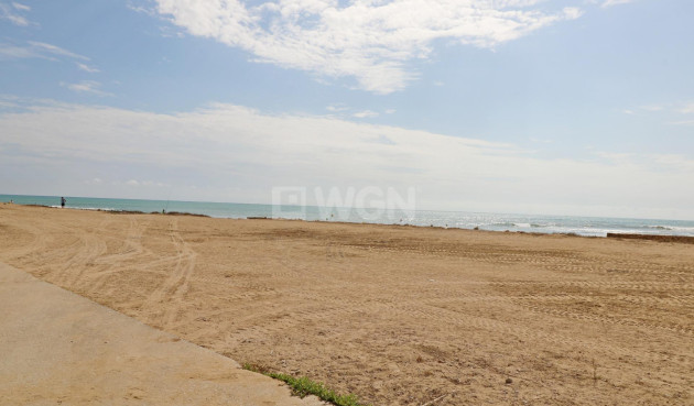 Resale - Apartment / flat - Torrevieja - La Mata Pueblo