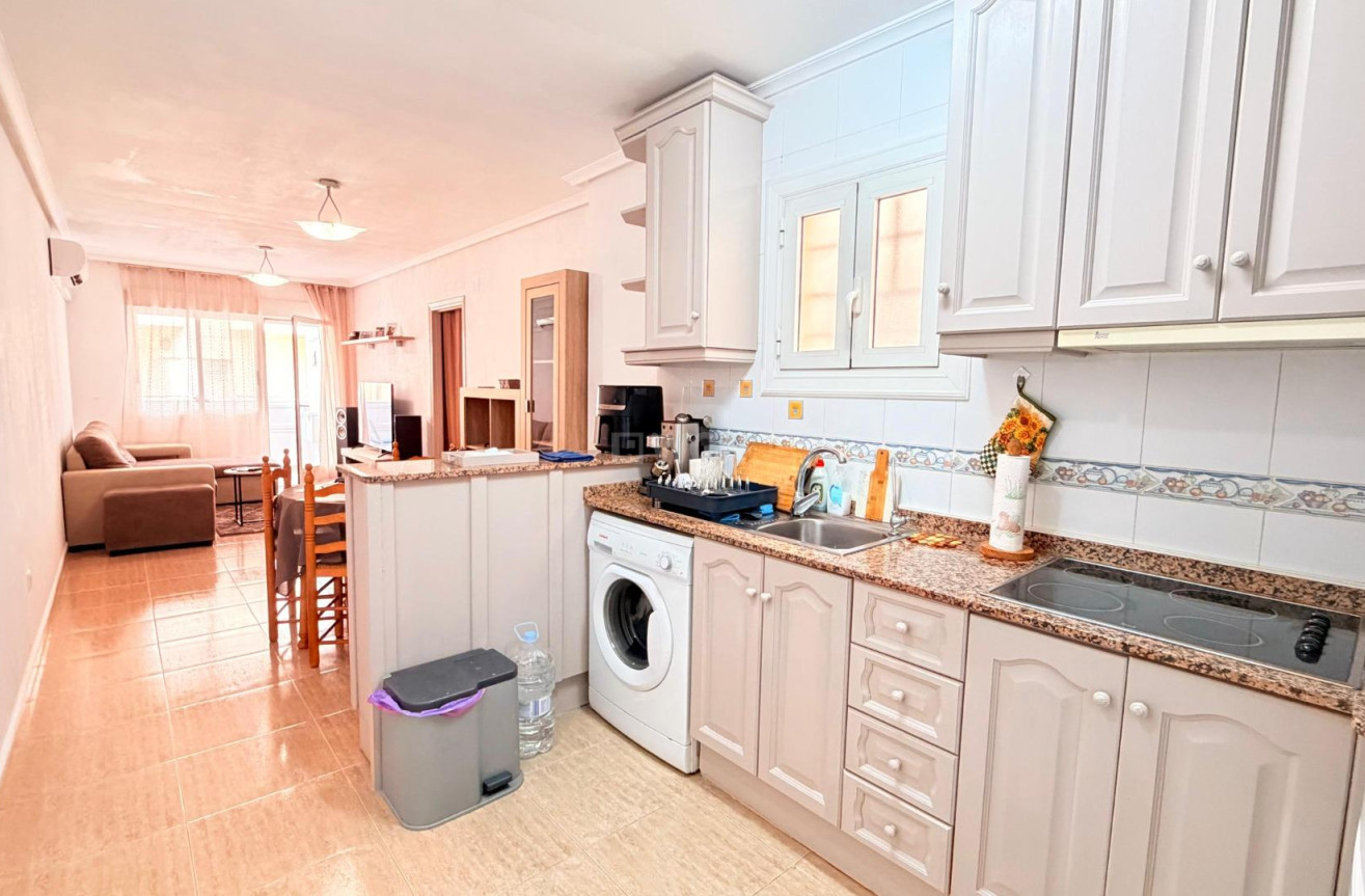 Resale - Apartment / flat - Torrevieja - Centro - Muelle Pesquero