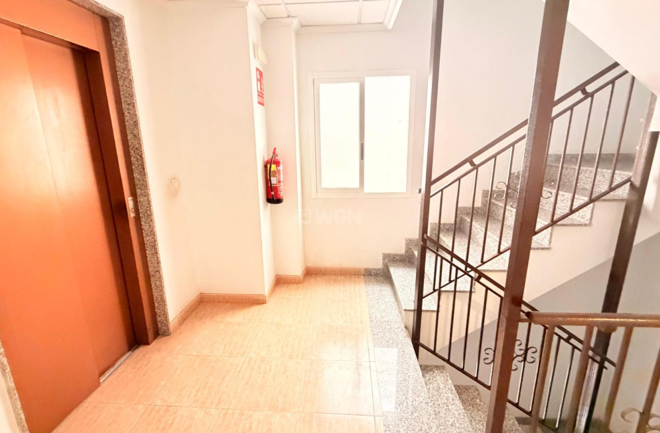 Resale - Apartment / flat - Torrevieja - Centro - Muelle Pesquero