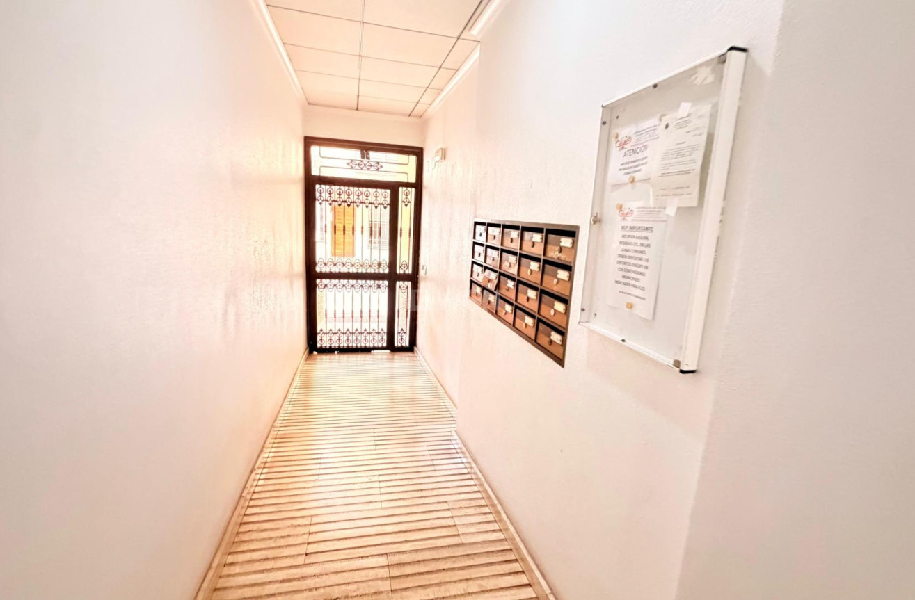 Resale - Apartment / flat - Torrevieja - Centro - Muelle Pesquero
