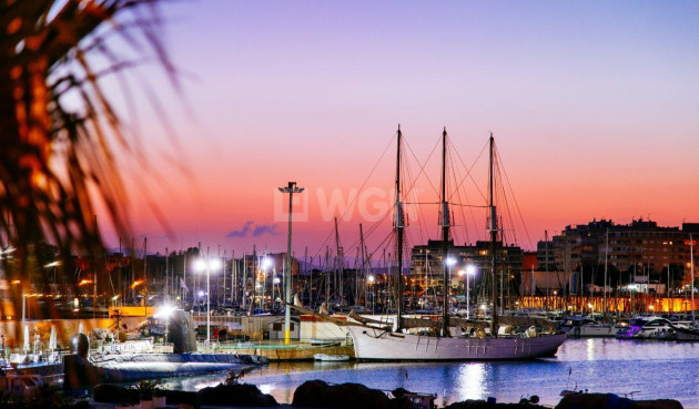 Resale - Apartment / flat - Torrevieja - Centro - Muelle Pesquero